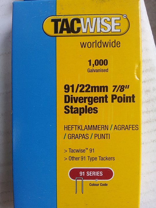 91 Series 18mm - 22mm Divergent Point Galvanised Staples.