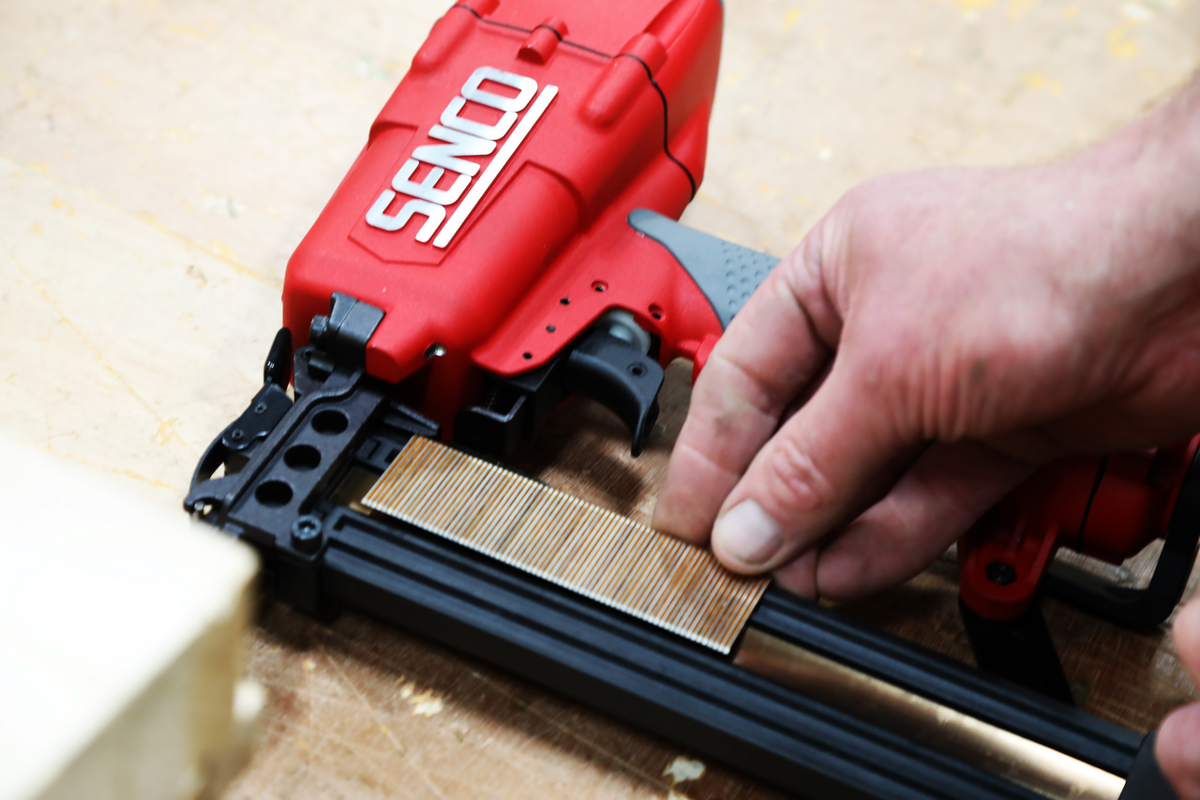 Senco NS20XP Heavy Wire pneumatic Stapler with case