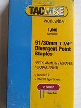 Load image into Gallery viewer, 91 Series 18mm - 22mm Divergent Point Galvanised Staples.
