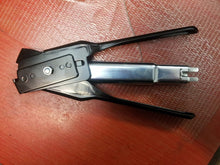Load image into Gallery viewer, Bostitch P7 Manual C Ring Plier
